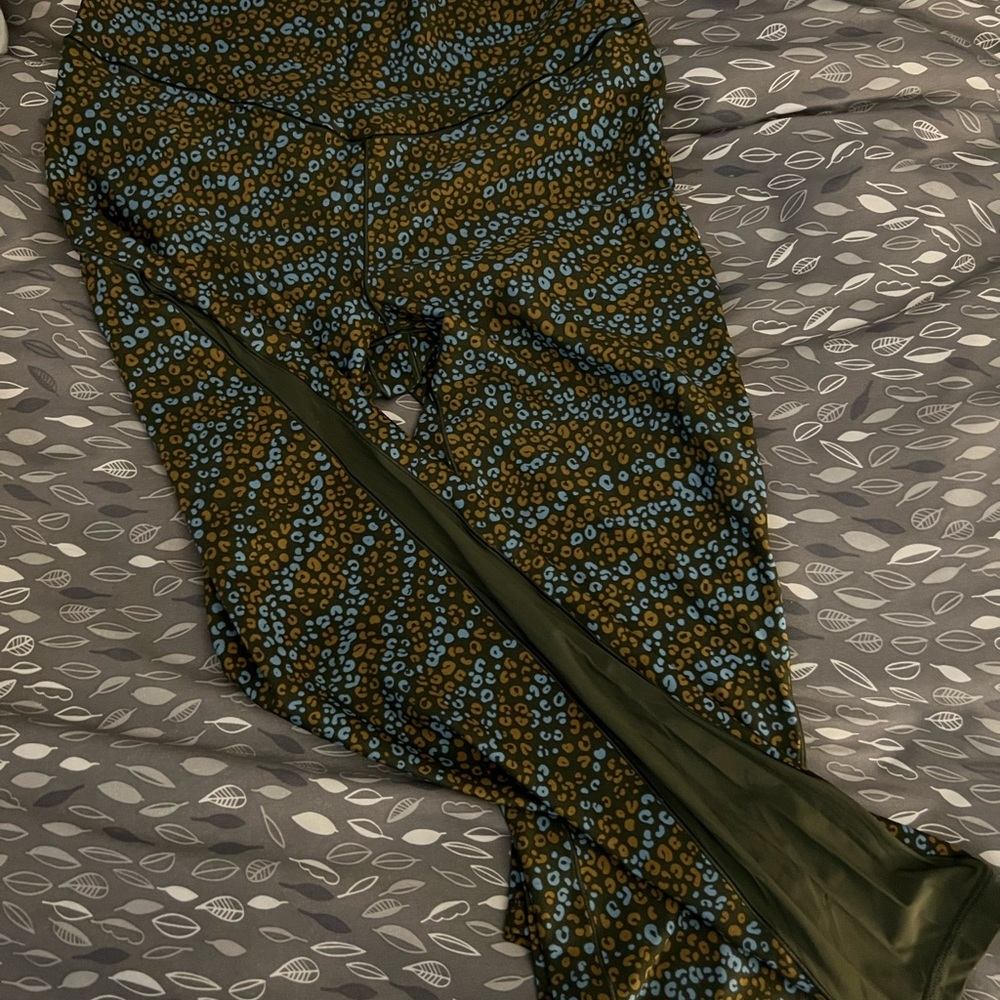 Women’s aerie capri leggings mesh sides xo